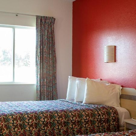 Morgantown Inn & Suites Экстерьер фото