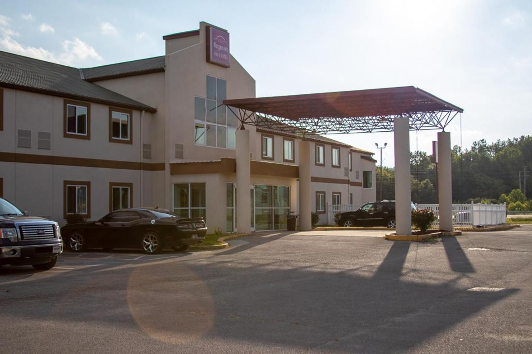 Morgantown Inn & Suites Экстерьер фото